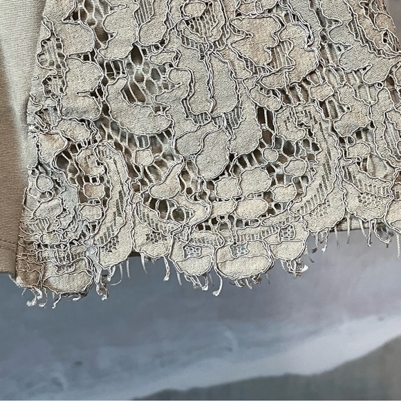 J. JILL Ponte Knit Floral‎ Lace Overlay Tunic Top Womens XL Cottagecore Taupe - Picture 10 of 16